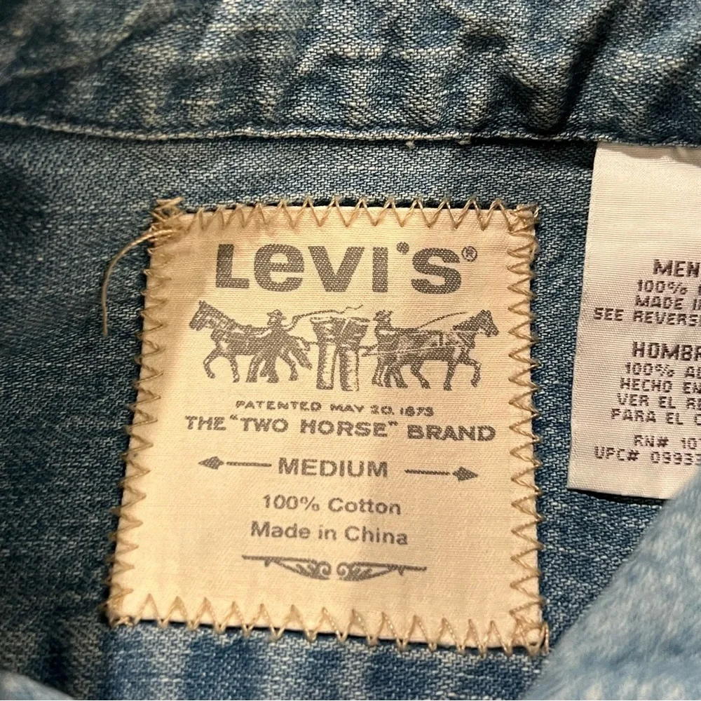 NWT Levi’s Men’s Denim Worker Long-Sleeve Button Down Shirt Light Blue Medium